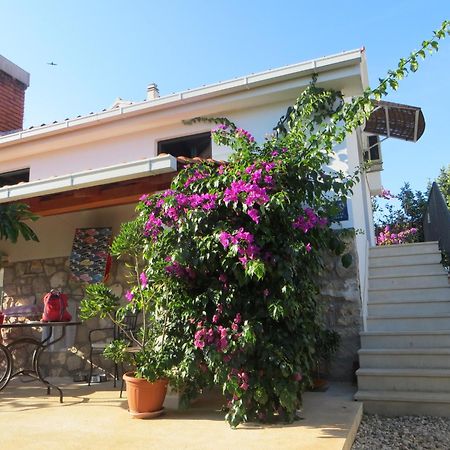 Holiday Home Artina 2 Loviste Exterior photo