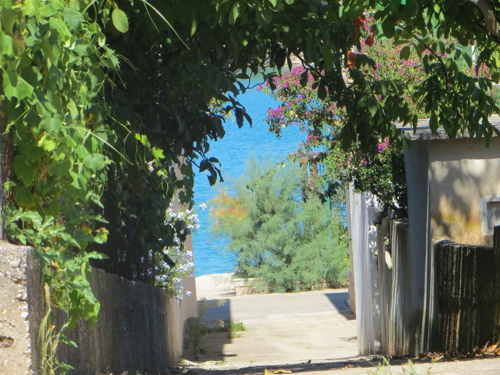 Holiday Home Artina 2 Loviste Exterior photo