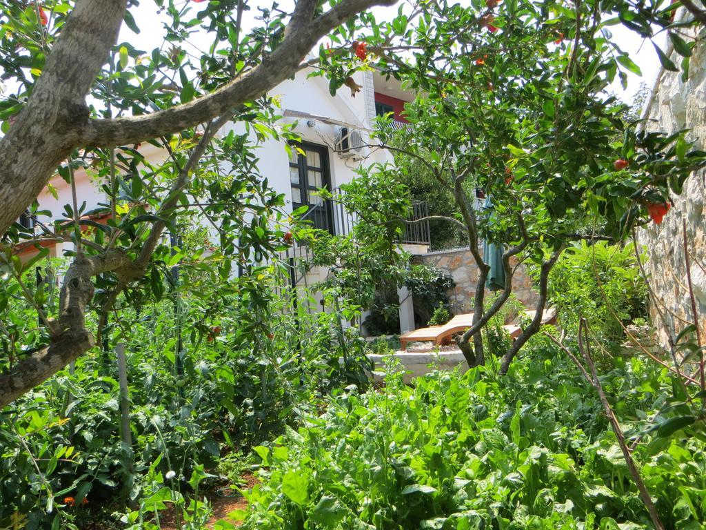 Holiday Home Artina 2 Loviste Exterior photo