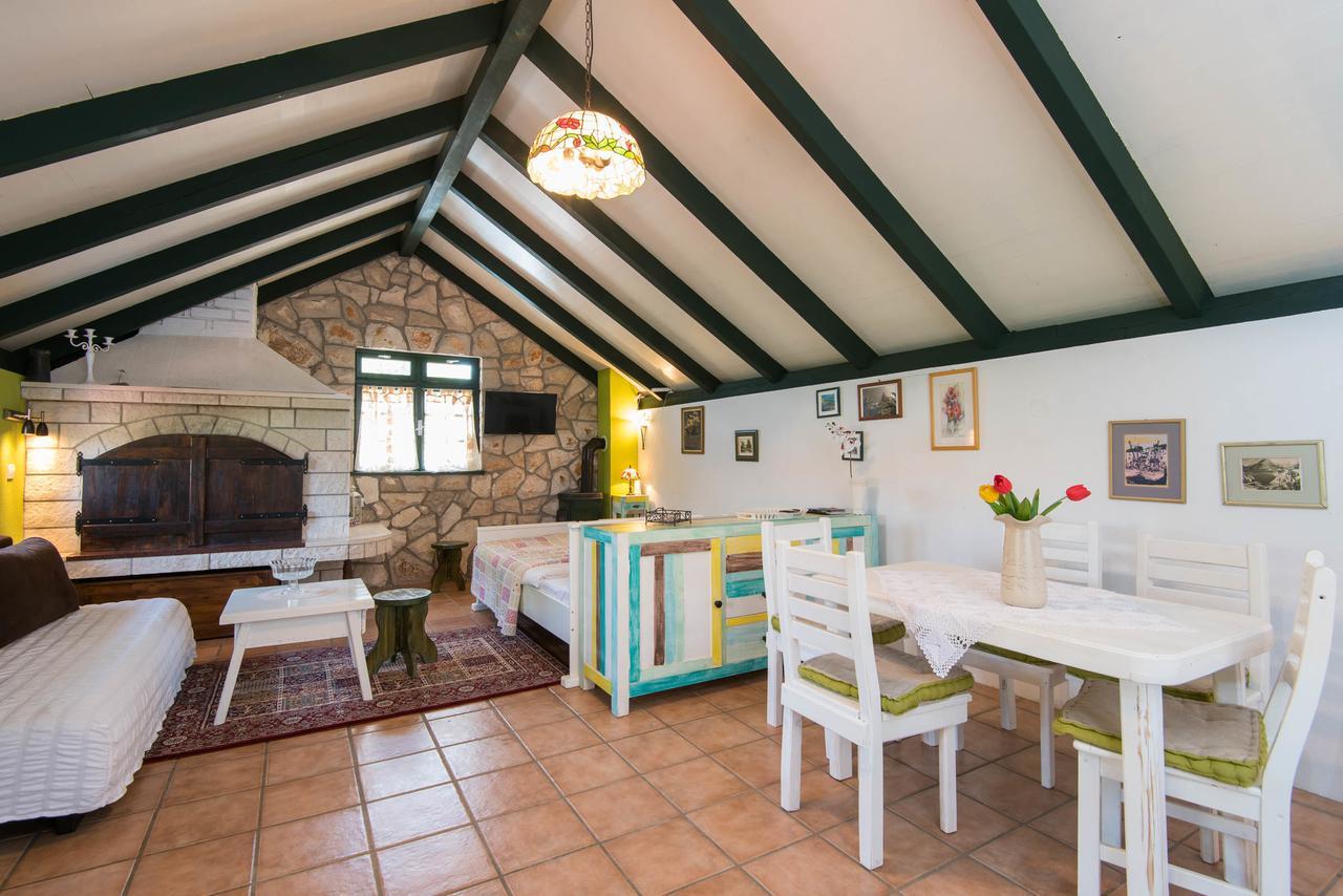 Holiday Home Artina 2 Loviste Exterior photo