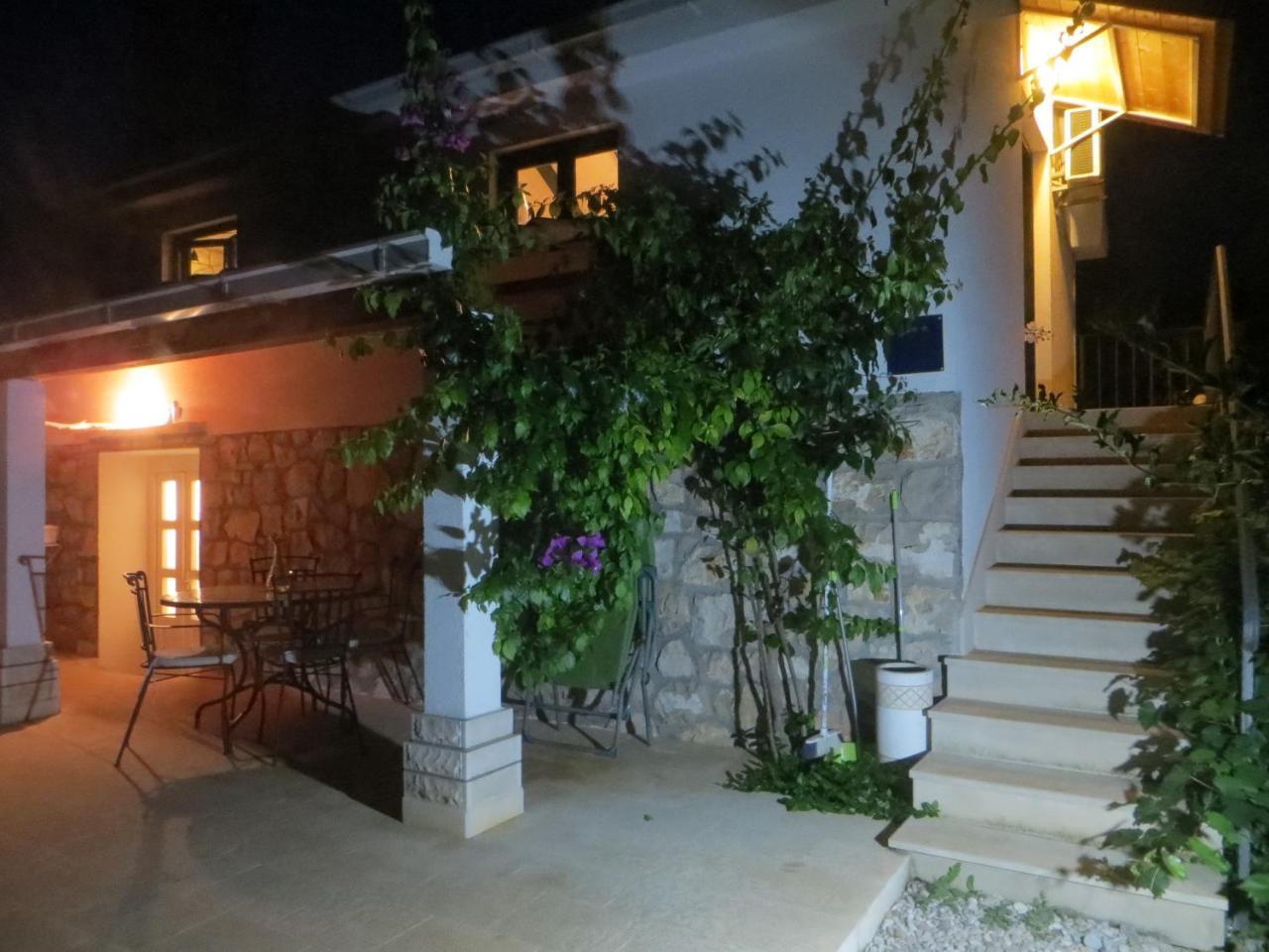 Holiday Home Artina 2 Loviste Exterior photo